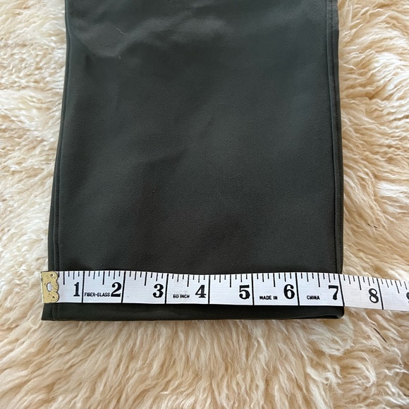 Lululemon Cropped Pull-on Pants in Army Green. 
Size 6 - Picture 5 of 6